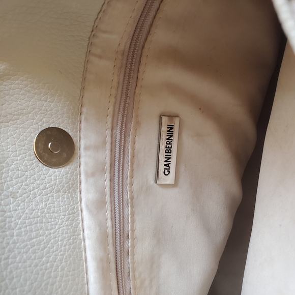 Giani Bernini Cream Pebbled Leather Crossbody Purse - Picture 5 of 5